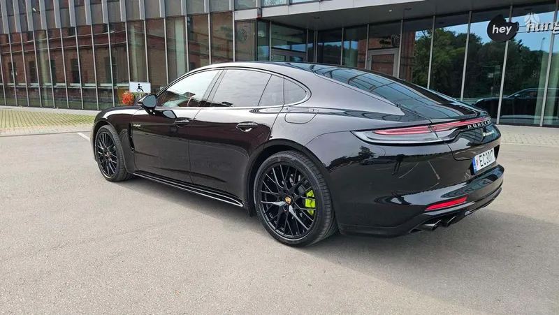 Porsche Panamera - 1