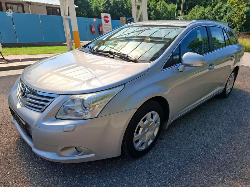 Toyota Avensis - 1