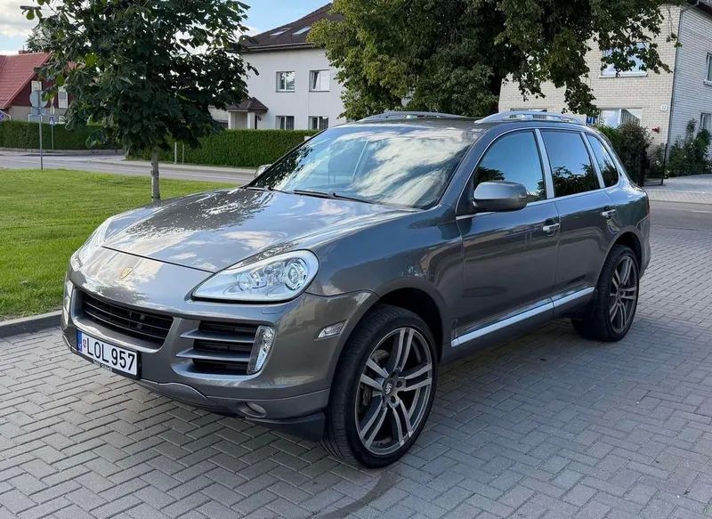 Porsche Cayenne - 1