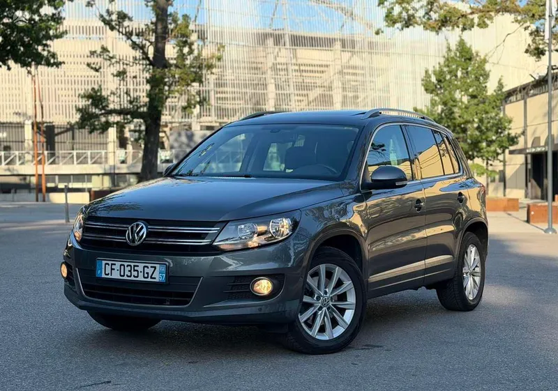 Volkswagen Tiguan - 1