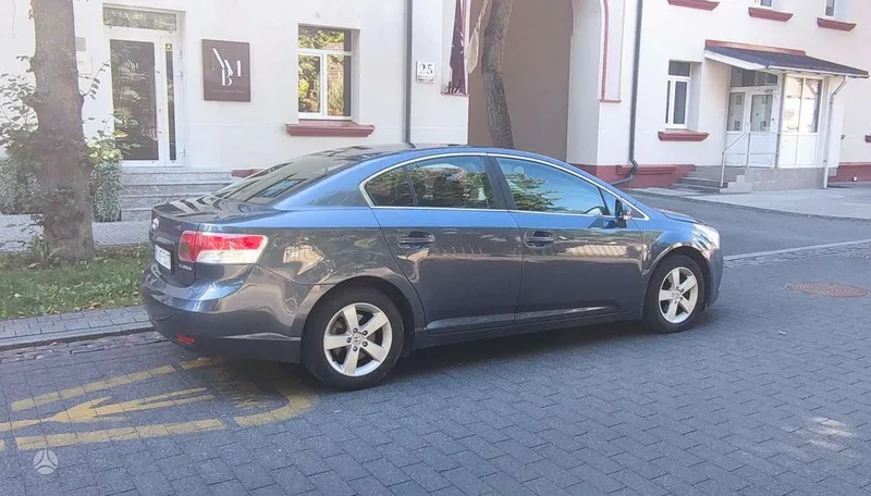 Toyota Avensis - 1