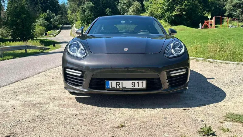Porsche Panamera - 1