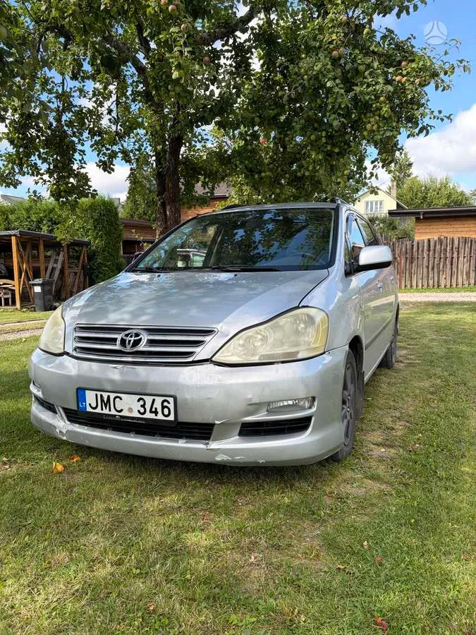 Toyota Avensis Verso - 1