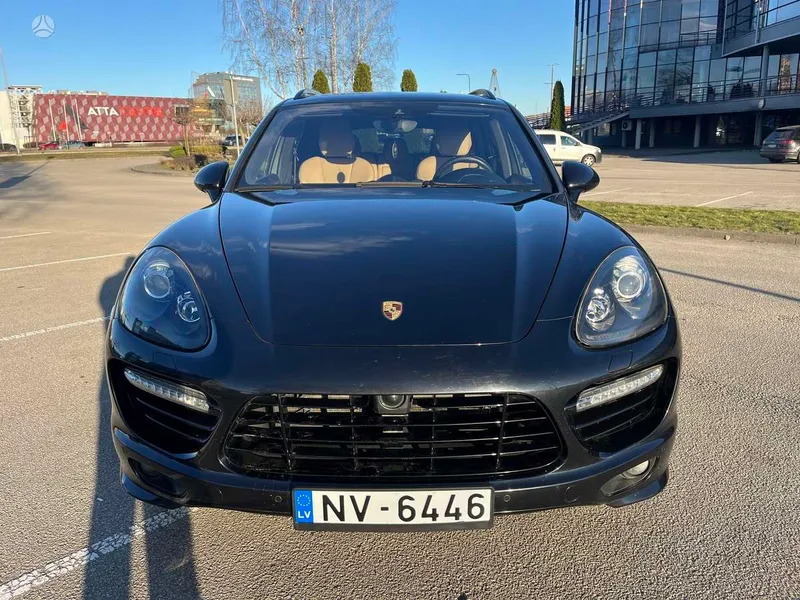 Porsche Cayenne - 1