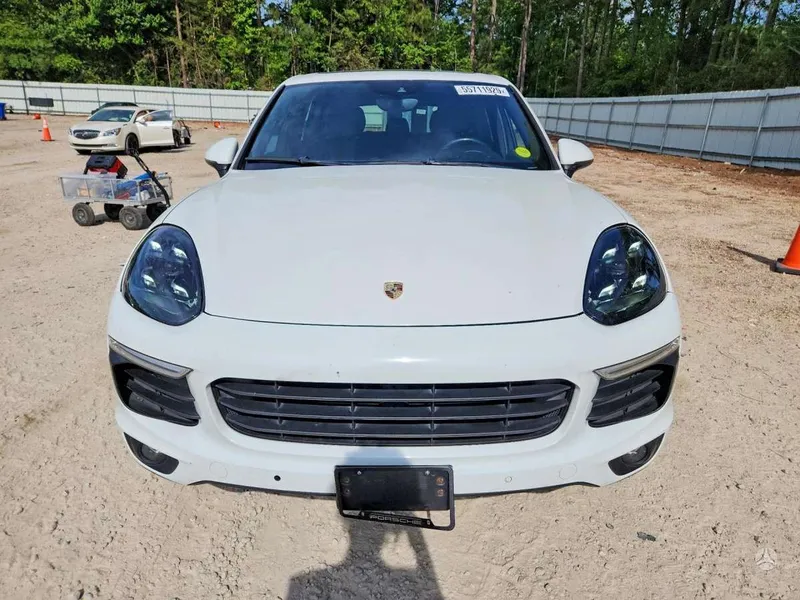 Porsche Cayenne - 1