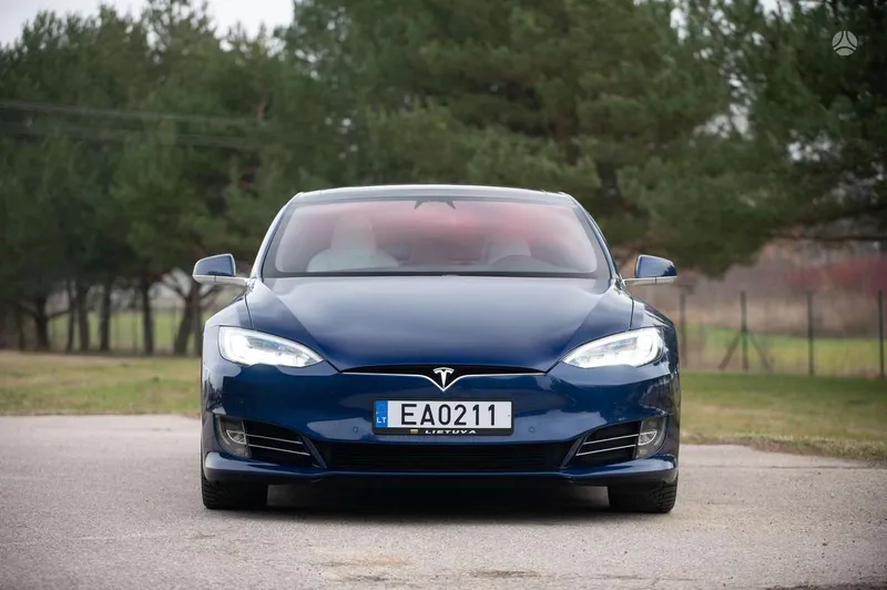 Tesla Model S - 1