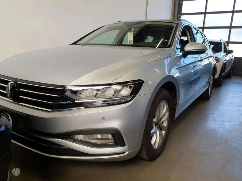 Volkswagen Passat - 1