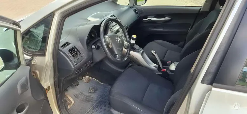 Toyota Auris - 1