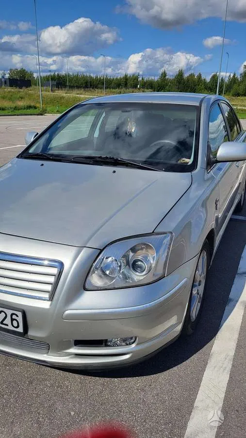 Toyota Avensis - 1