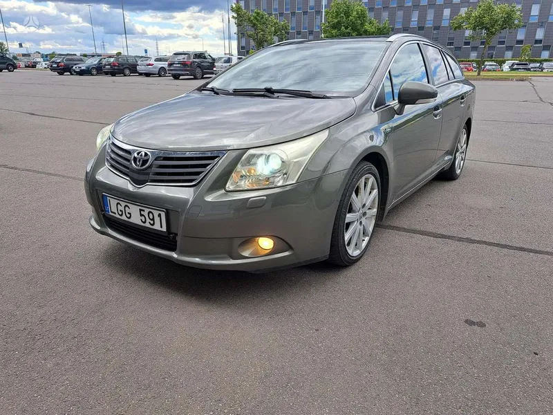 Toyota Avensis - 1