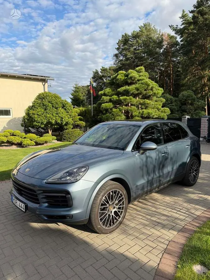 Porsche Cayenne - 1
