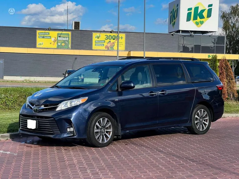 Toyota Sienna - 1