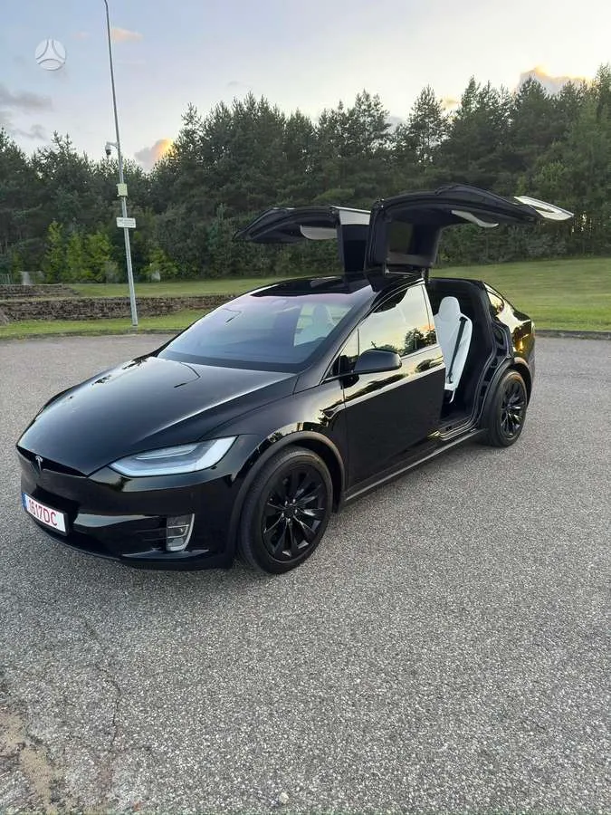 Tesla Model X - 1