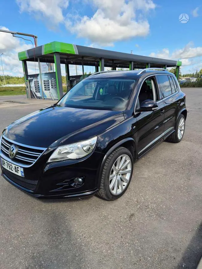Volkswagen Tiguan - 1
