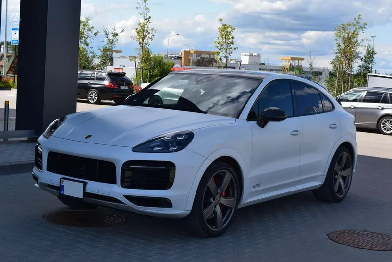 Porsche Cayenne - 1