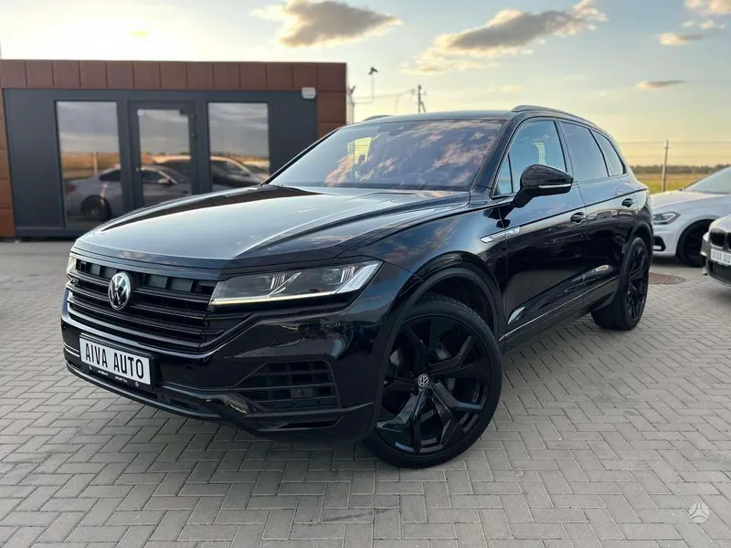 Volkswagen Touareg - 1
