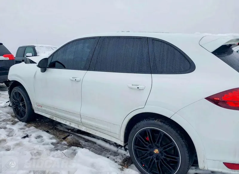 Porsche Cayenne - 1