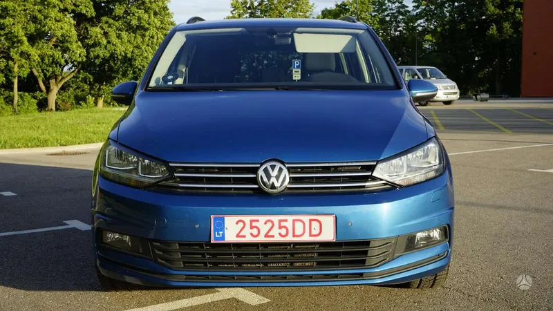 Volkswagen Touran - 1