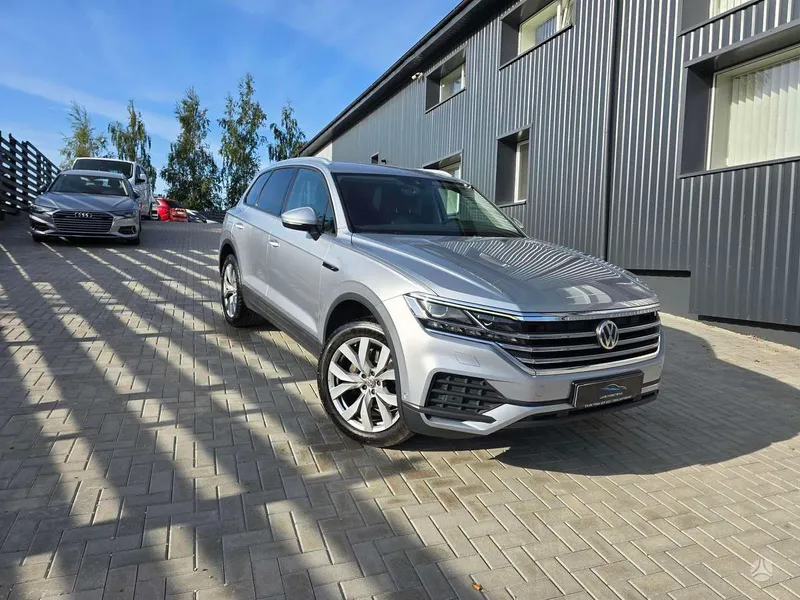Volkswagen Touareg - 1