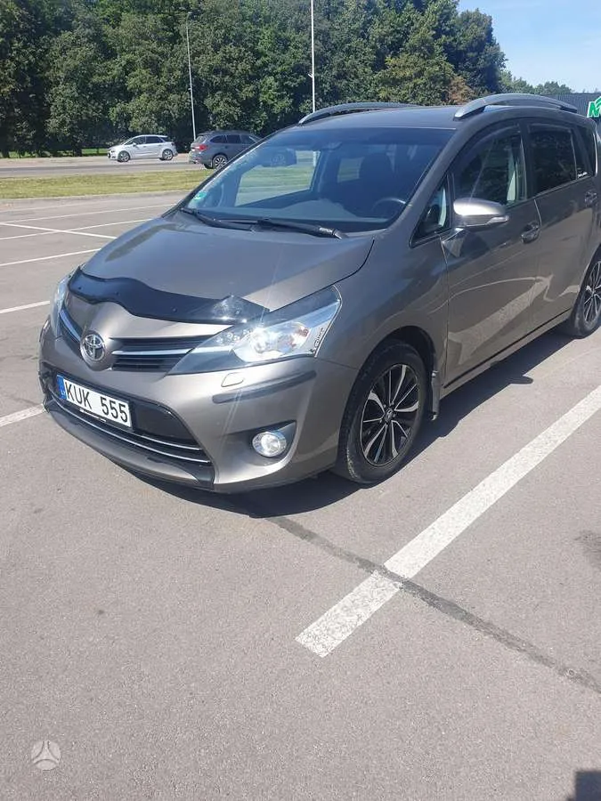 Toyota Verso - 1
