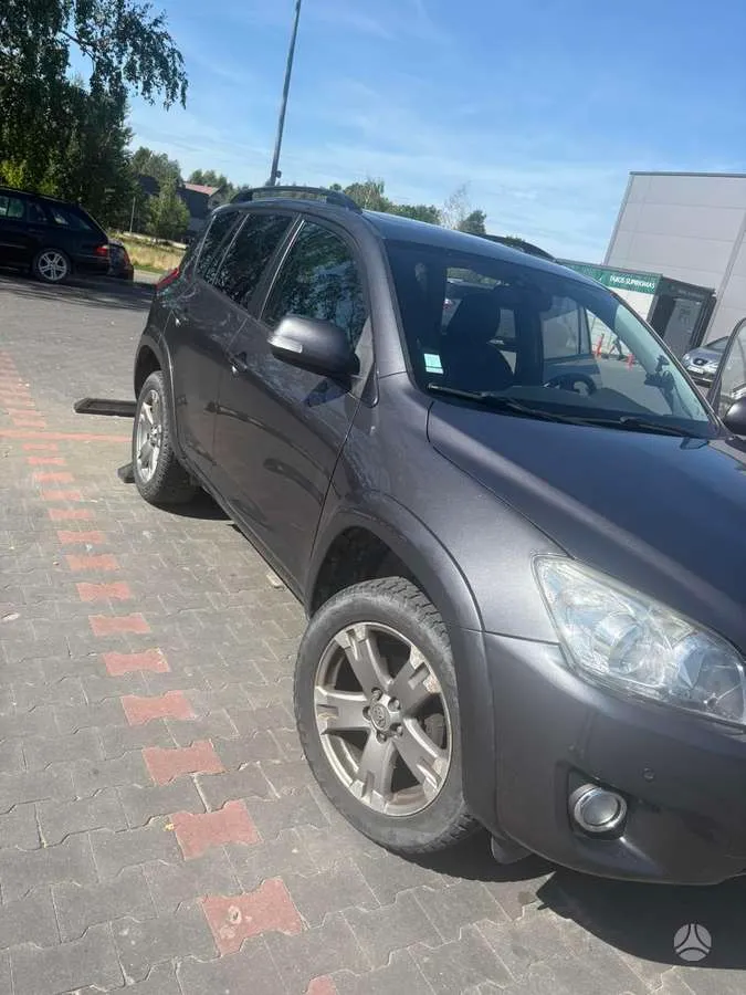 Toyota RAV4 - 1