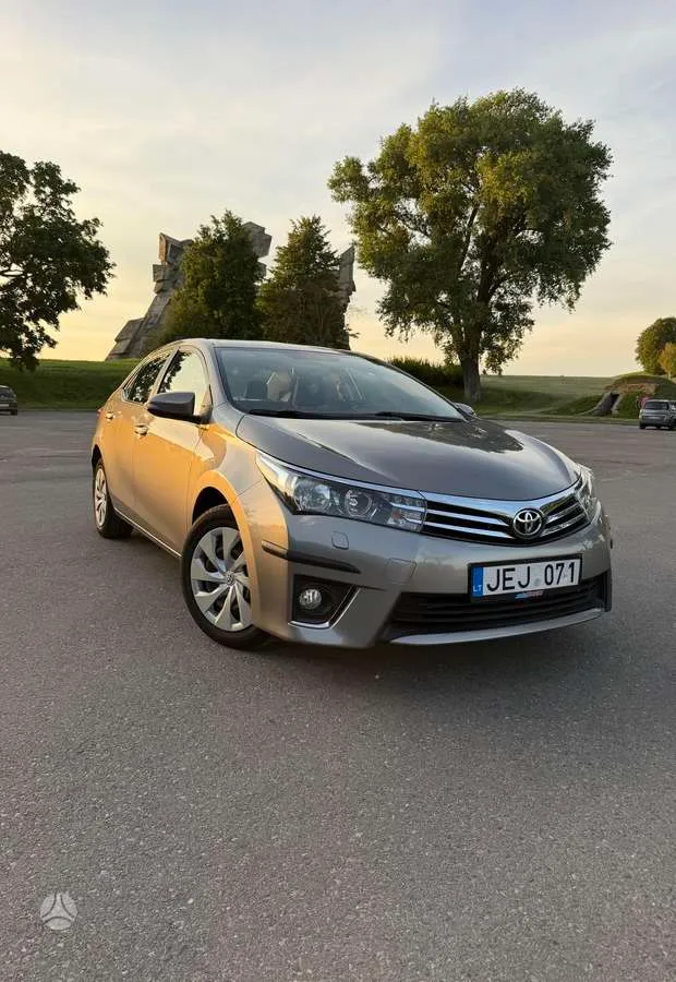 Toyota Corolla - 1