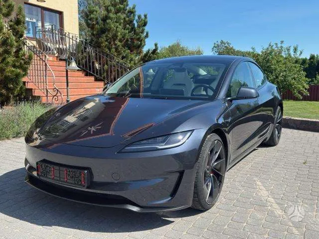 Tesla Model 3 - 1