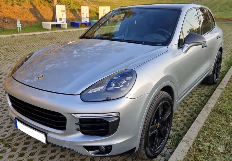 Porsche Cayenne - 1