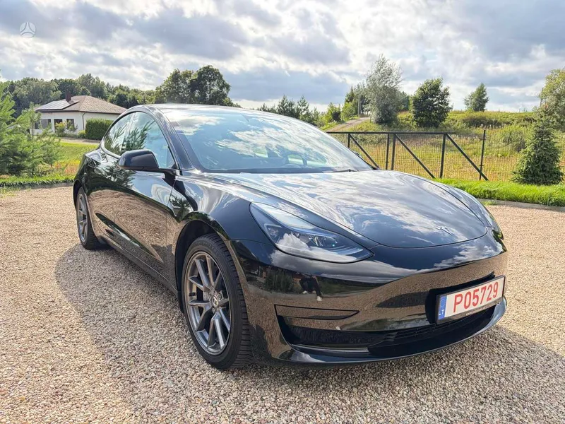 Tesla Model 3 - 1