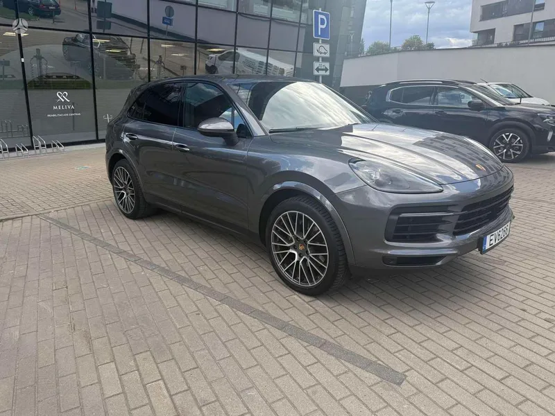 Porsche Cayenne - 1