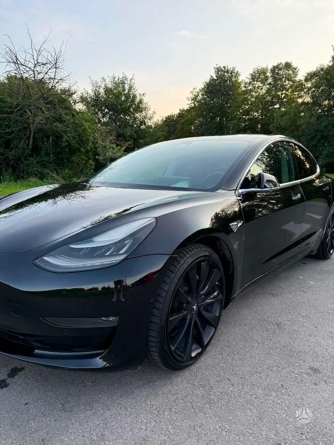 Tesla Model 3 - 1