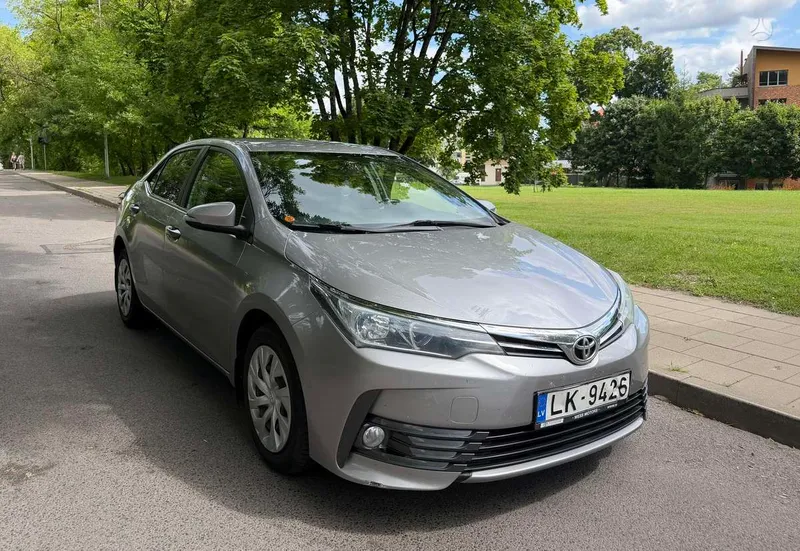 Toyota Corolla - 1