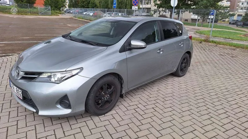 Toyota Auris - 1