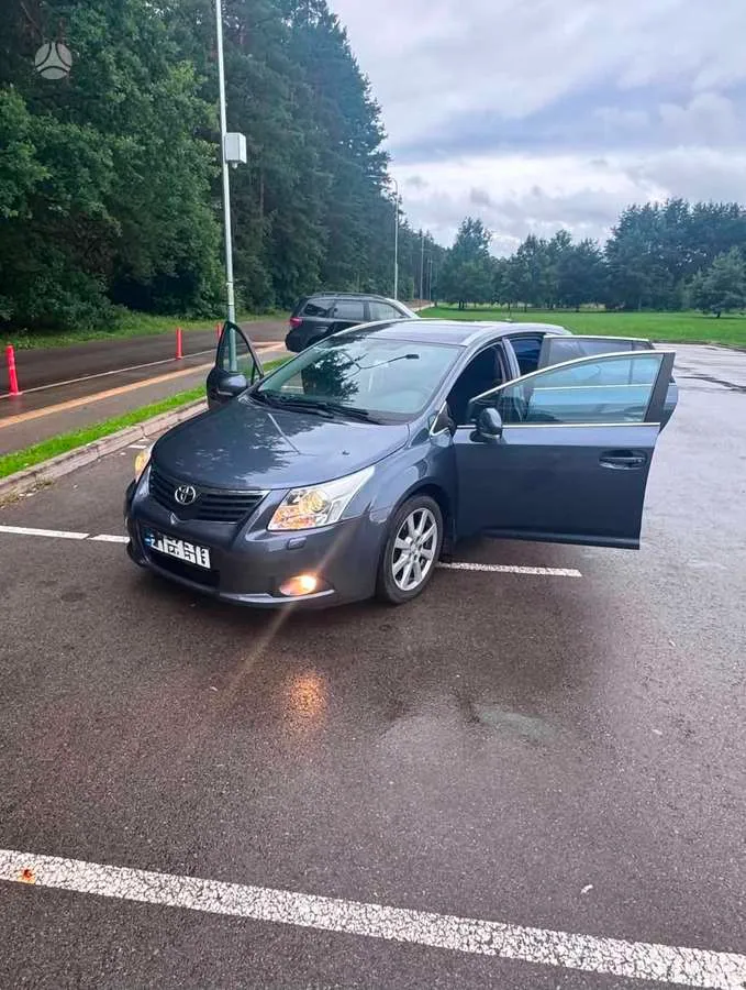 Toyota Avensis - 1