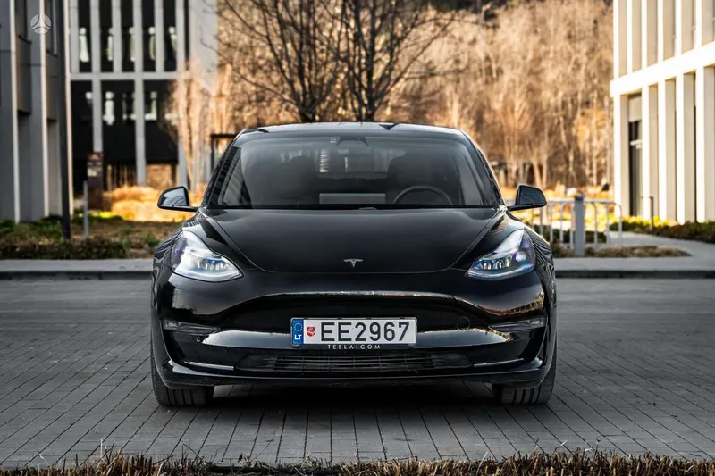 Tesla Model 3 - 1