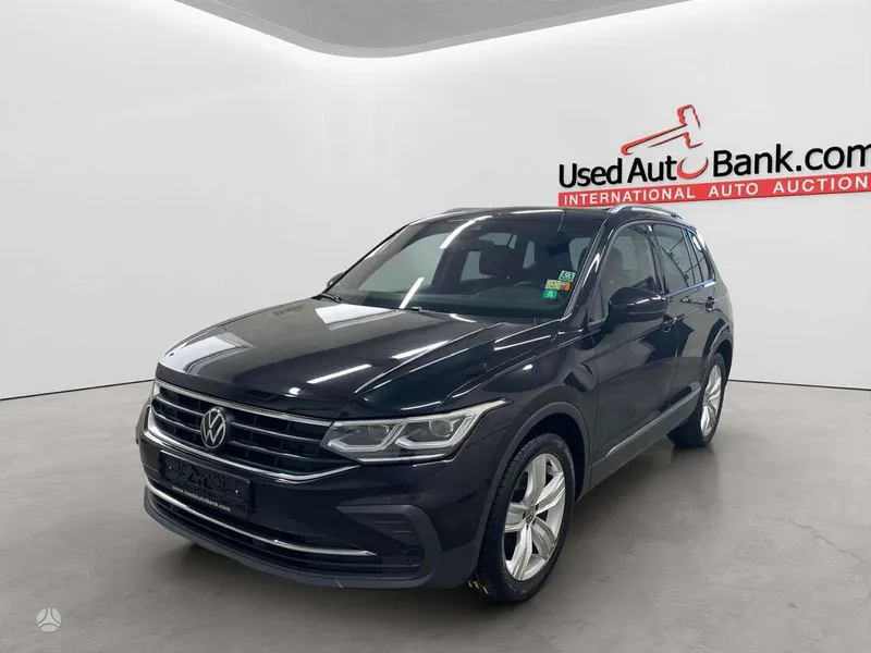 Volkswagen Tiguan - 1