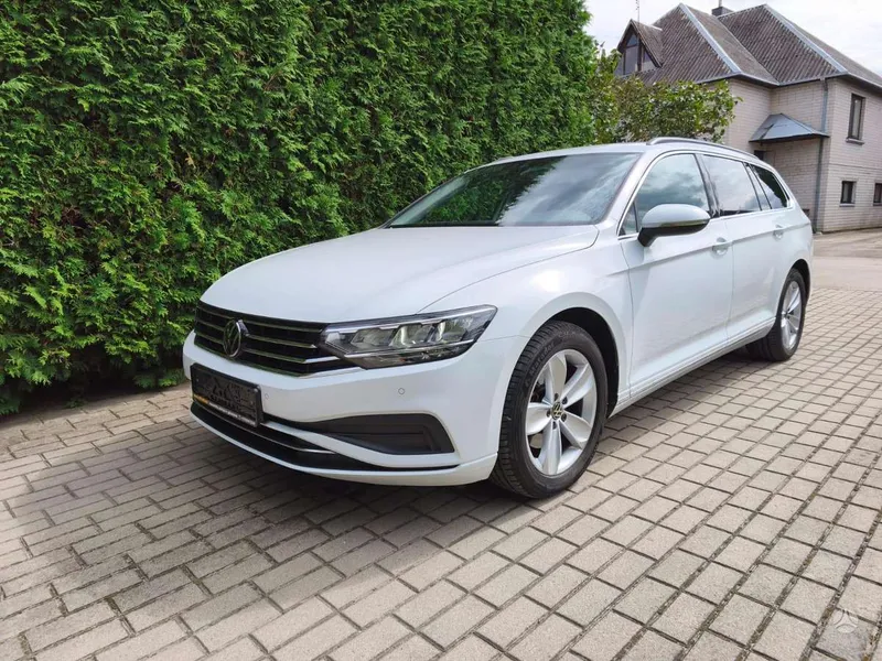Volkswagen Passat - 1
