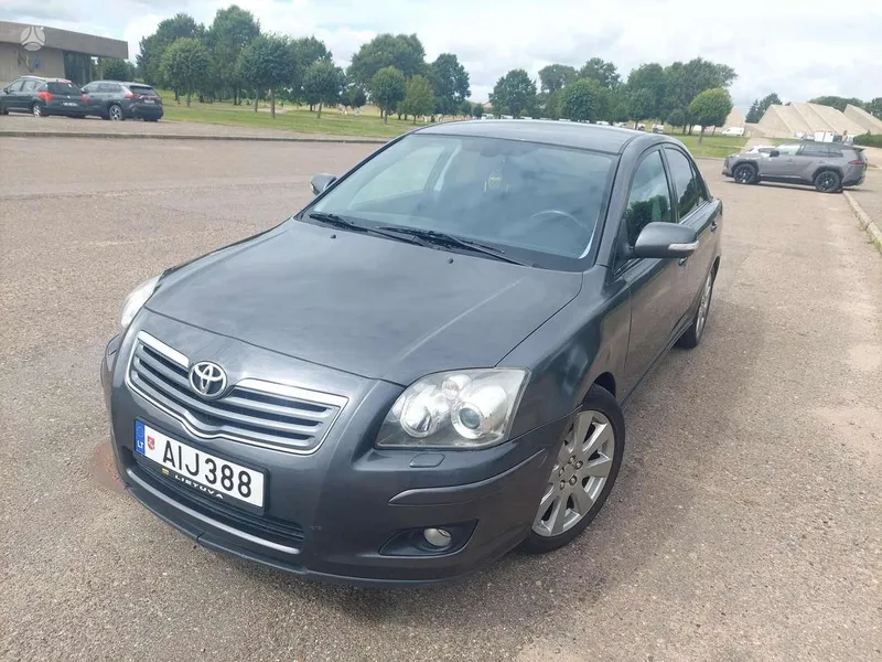Toyota Avensis - 1