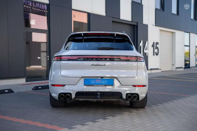 Porsche Cayenne - 1