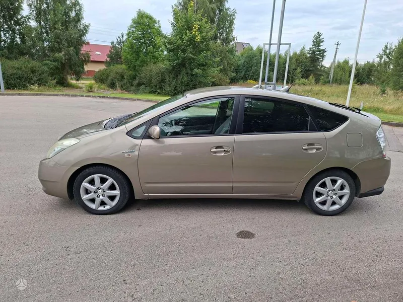 Toyota Prius - 1