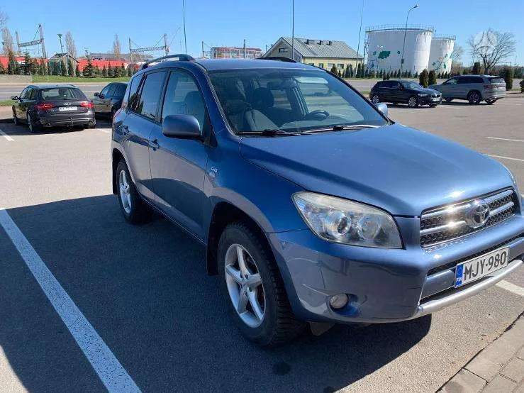 Toyota RAV4 - 1