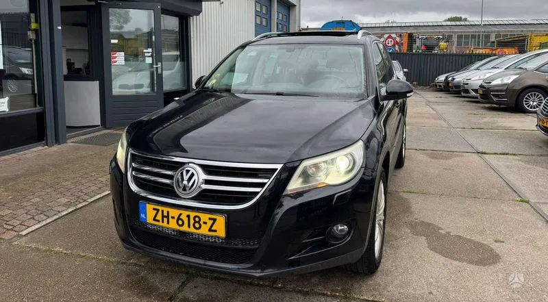 Volkswagen Tiguan - 1