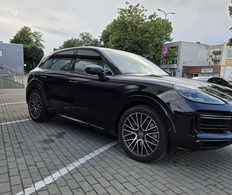 Porsche Cayenne - 1