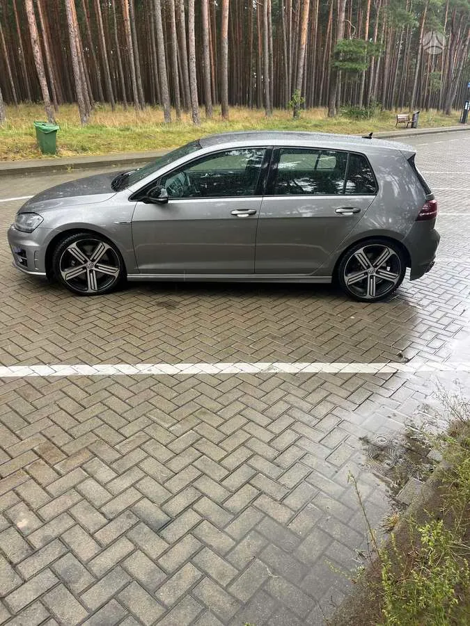 Volkswagen Golf - 1