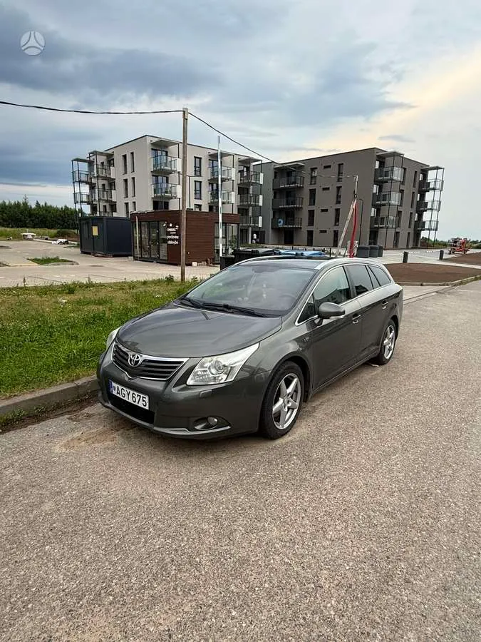 Toyota Avensis - 1