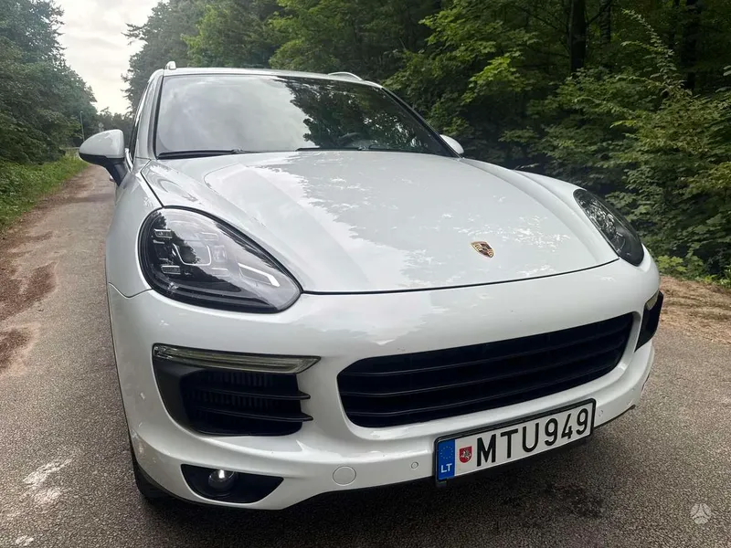 Porsche Cayenne - 1