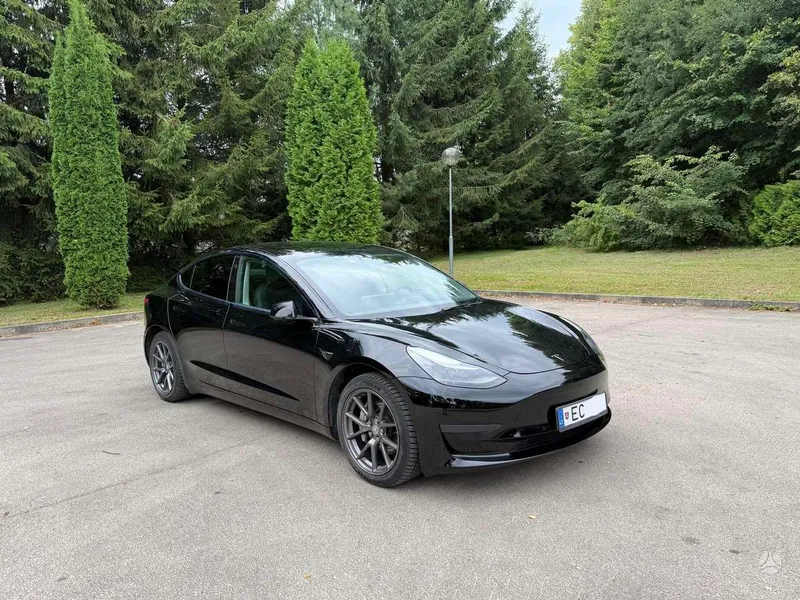 Tesla Model 3 - 1
