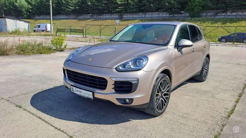 Porsche Cayenne - 1