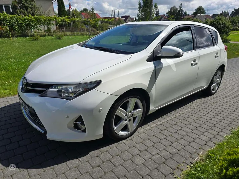 Toyota Auris - 1