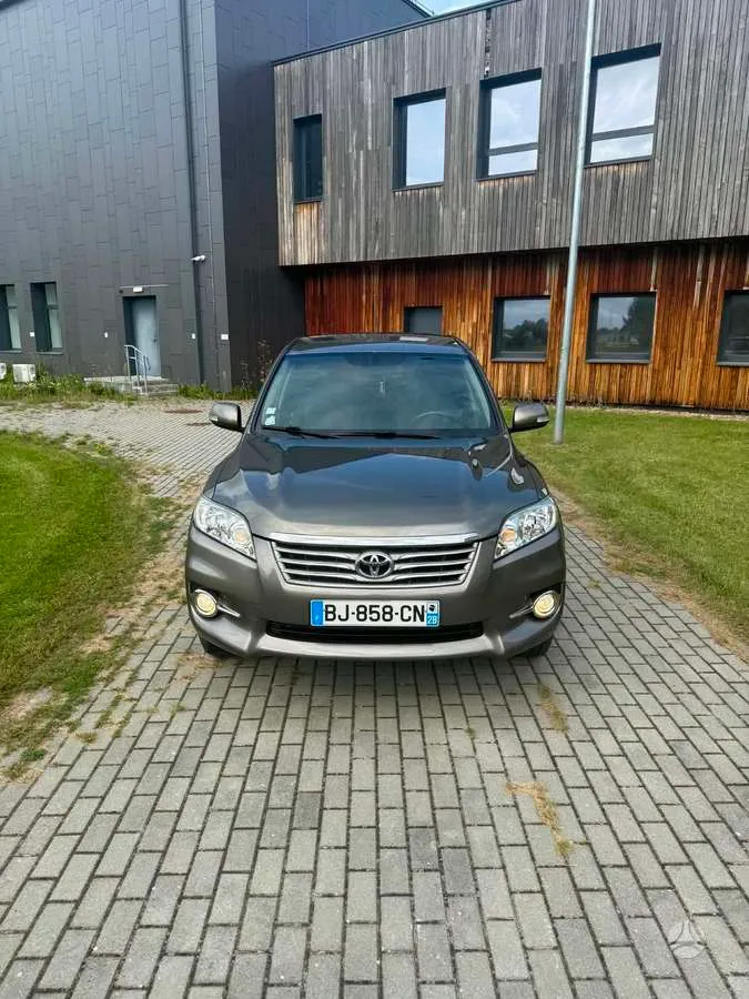 Toyota RAV4 - 1